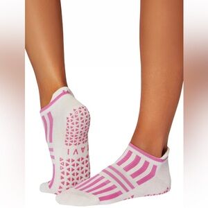 NEW TAVI Savvy Grip Socks in Pink Buttercup Ankle Size Medium Pilates Yoga Barre